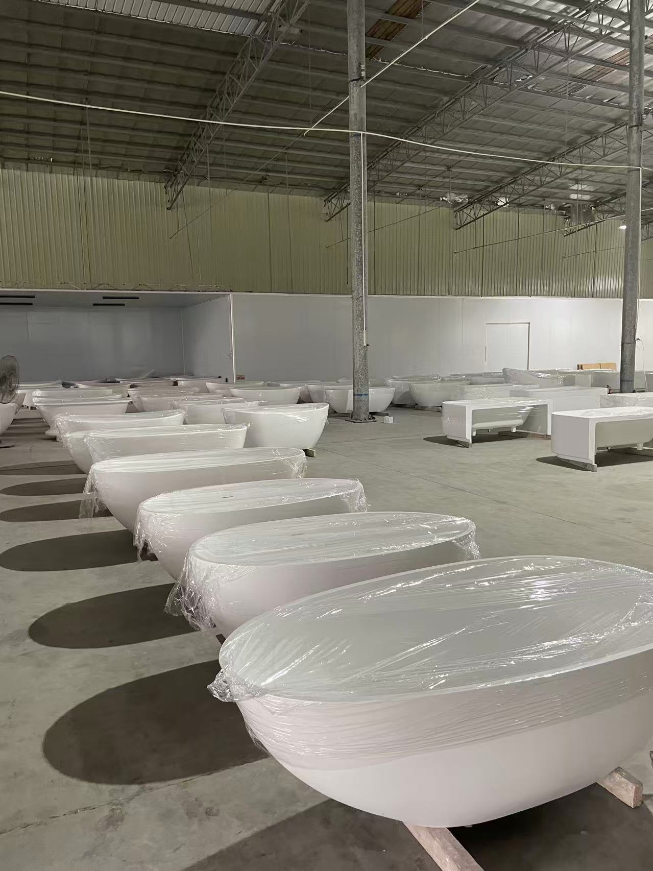 Modern Freestanding Soaker with High-Gloss Durability